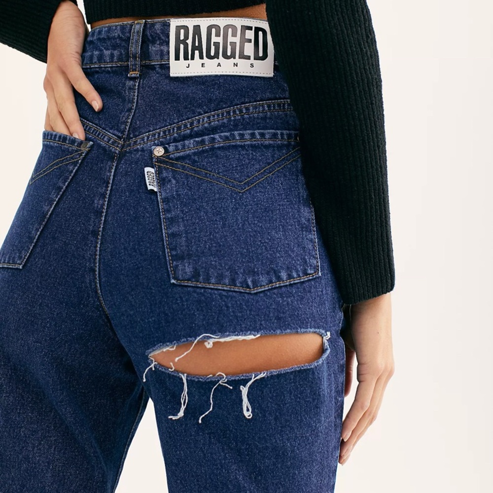 THE RAGGED PRIEST BACK BUT SLASH MOM JEANS
